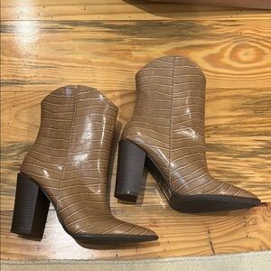 Qupid Brown Heeled Boots with Croc-Embossed Texture